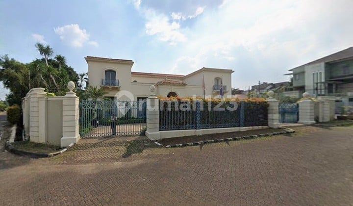 Rumah Hoek 2Lt dengan Pool di Lebak Lestari Indah Lebak Bulus