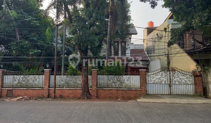 Rumah 2lt Ada Pool di Kemang Selatan,Hanya 10 Menit ke Tol Ampera