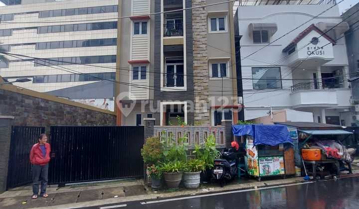 Kost 4 Lantai di Kebon Sirih Barat, Hanya 10 Menit ke CBD Thamrin