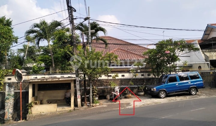 Rumah Hoek di Gudang Peluru Tebet, Hanya 5 Menit ke Stasiun KRL