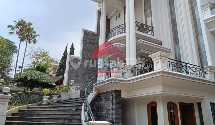 Rumah Mewah Furnished Setraduta Bandung, 10 Menit ke Tol Pasteur