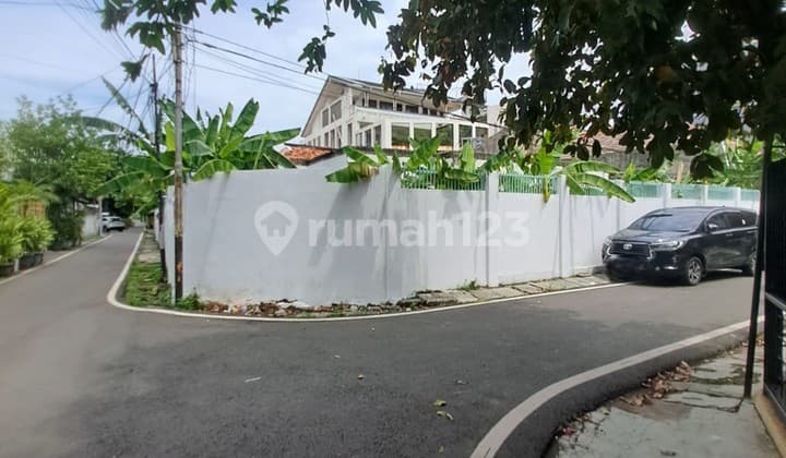 Rumah Hoek di Kesehatan Petojo Selatan, Selangkah ke Pusat Bisnis