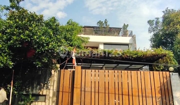 Rumah 2lt di Rajawali Selatan, Hanya 14 Menit ke Tol Ancol Barat