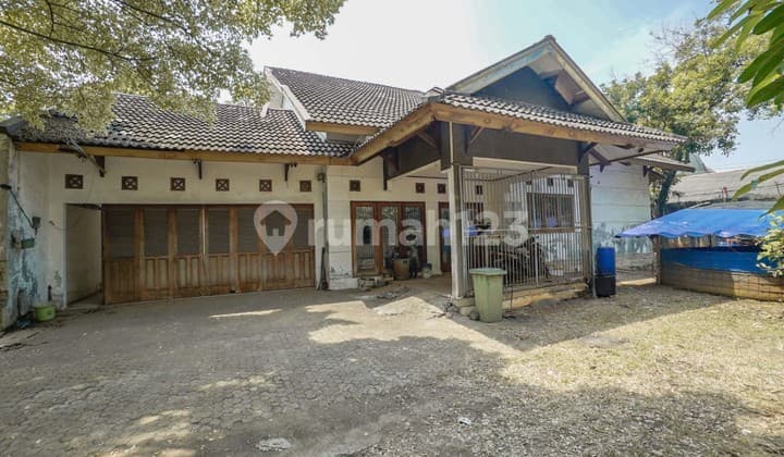 Rumah Tua di Margasatwa Pondok Labu, Hanya 7 Menit ke Tol Brigif