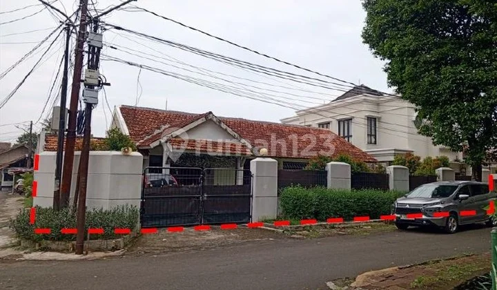 Rumah Hoek View Taman di Taman Wijaya Kusuma Pondok Labu Cilandak