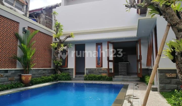 Rumah Mewah Dengan Kolam Renang di Baciro Gondokusuman Yogyakarta