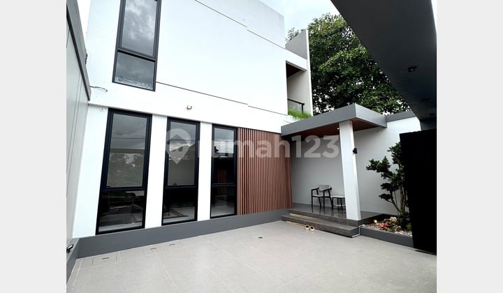 Rumah Industrial Modern Perumahan Timur Kampus UII Ngaglik Sleman