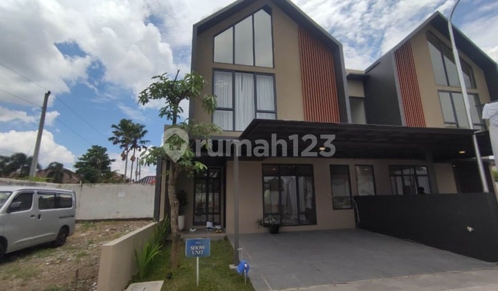 Rumah Cantik 2 Lantai Skandinavia Palagan KM 8 Ngaglik Sleman