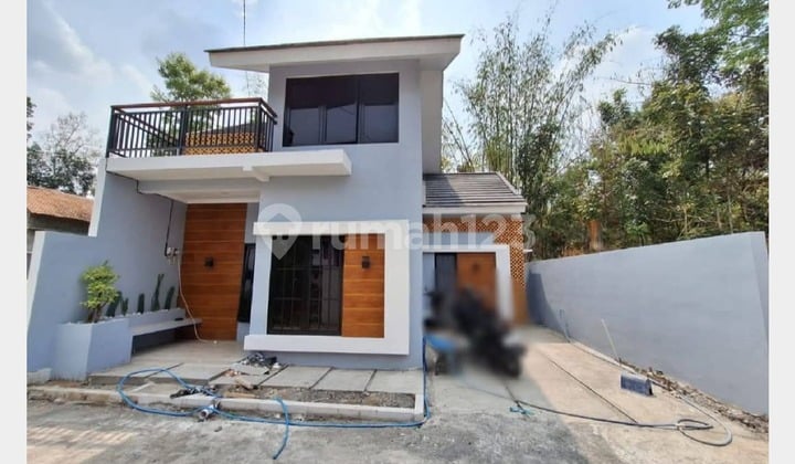 Rumah Mezzanine Skandinavia Kampus UMY Ringroad Selatan Kasihan