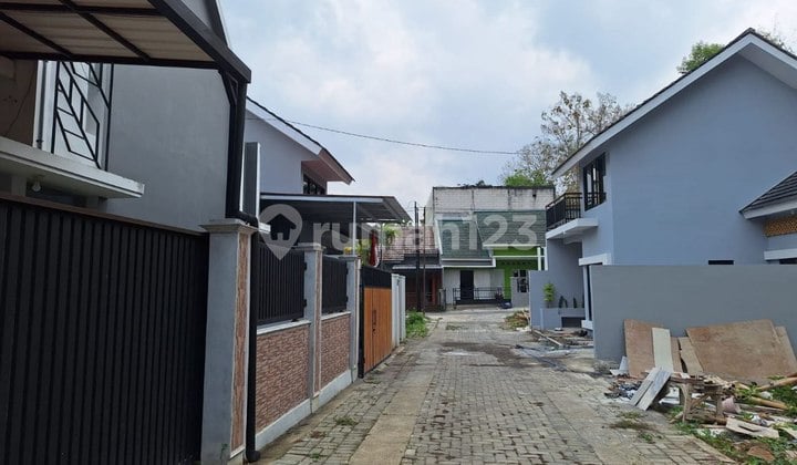 Rumah Mezzanine Skandinavia Kampus UMY Ringroad Selatan Kasihan