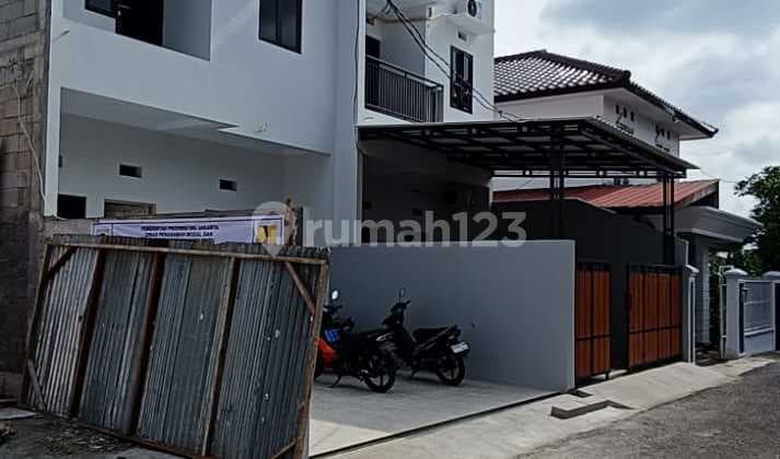 Rumah Scandinavian Dalam Komplek Perumahan Strategis Nyaman