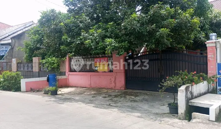 Rumah Secondary Tanah Luas Bangunan Kokoh Strategis Nyaman Aman