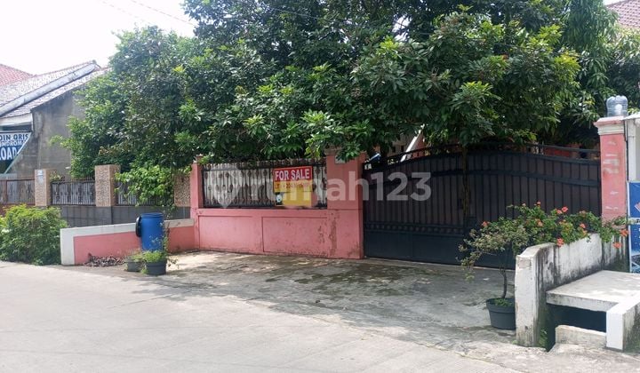 Rumah Secondary Tanah Luas Bangunan Kokoh Strategis Nyaman Aman