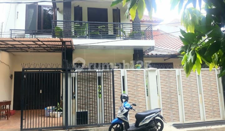 Cheap Second House in Front of a Nice Park, Ready to Move In.