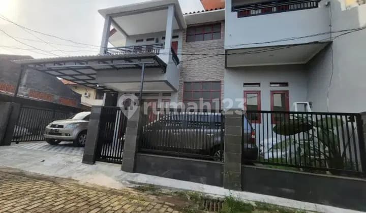 Rumah Mewah 2 Lantai Tanah Luas Lingkungan Aman Nyaman