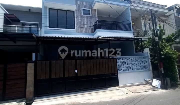 Rumah Minimalis Nyaman Asri Dalam Perumahan Elite Pondok Kelapa