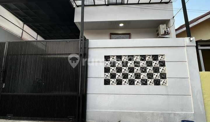 Rumah Mewah Kolam Renang Pribadi Strategis