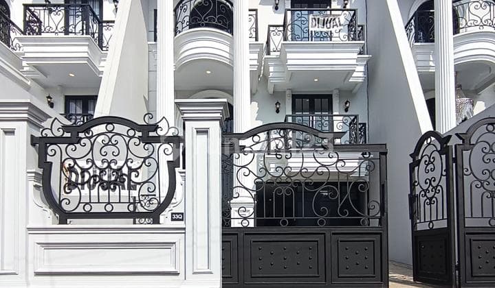 Rumah Ada Kolam Renang di Jagakarsa Jakarta Selatan