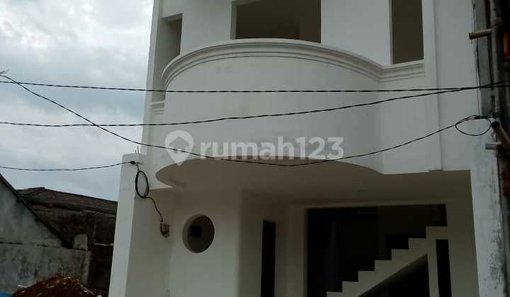 Rumah 2 Lantai Asri Dekat Tol Becakayu Pondok Kelapa