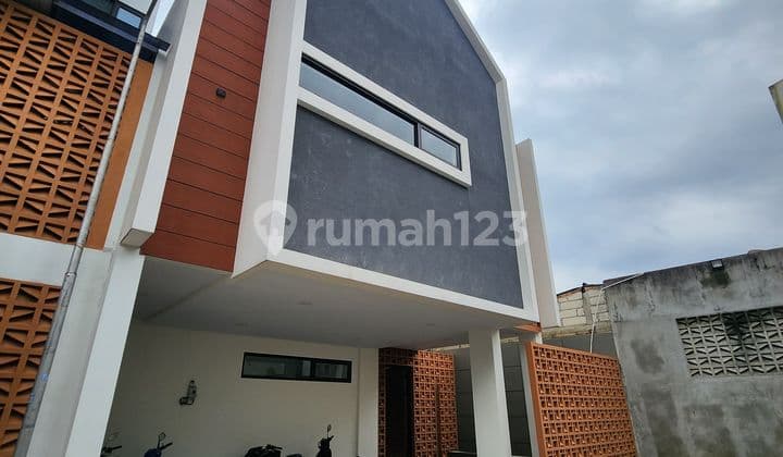 Rumah Baru di Jagakarsa 3 Lantai