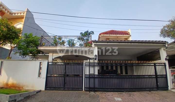 Rumah 2 Lantai Bagus Furnished di Komplek Tanjung Barat , Jakarta Selatan