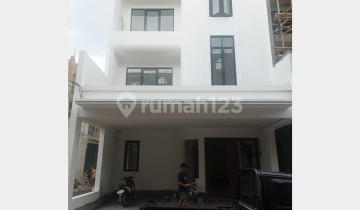 Rumah Baru 3 Lantai, Cluster Baru di Pondok Kelapa Jakarta Timur