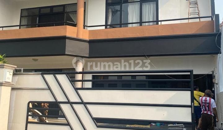 Rumah 2 Lantai Bagus Strategis Dalam Komplek Elite Cinere, Depok
