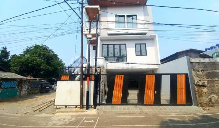Rumah 3 Lantai Baru SHM di Duren Sawit, Jakarta Timur