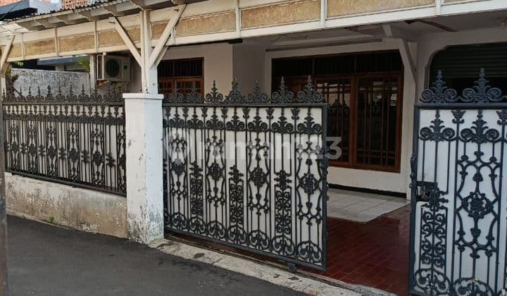 Rumah Secondary Jual Cepat kondisi terawat ,tebet Jakarta selatan