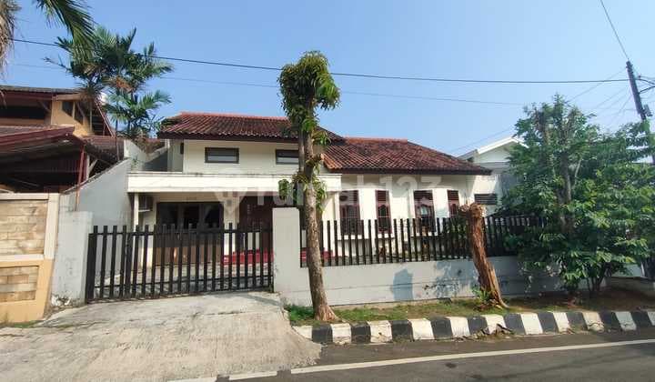 Rumah Dalam Komplek Elit Pondok Kelapa, Jakarta Timur