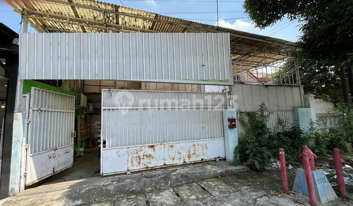 Nice House Suitable for Business in Rawamangun, East Jakarta