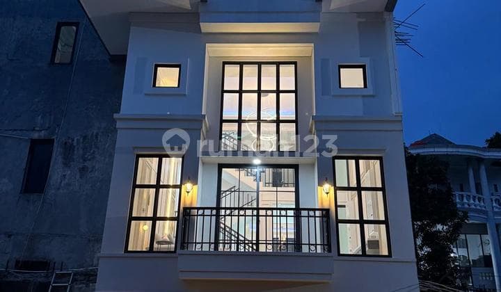 Rumah Toenhouse Baru di Mampang Prapatan, Jakarta Selatan