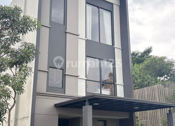 Rumah Mewah 3 Lantai Exclusive di Cibubur