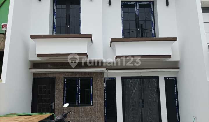 Rumah Baru Siap Huni 2,5 Lantai Duren Sawit, Jakarta Timur