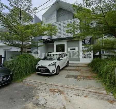 Brand New House 2 Lantai Dalam Townhouse di Duren Sawit