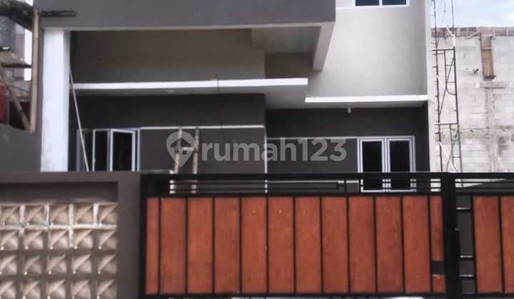 Rumah Minimalis Tropis Lokasi Strategis di Cinere