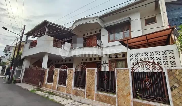 di Jl. Raya Pondok Kelapa , Jakarta Timur