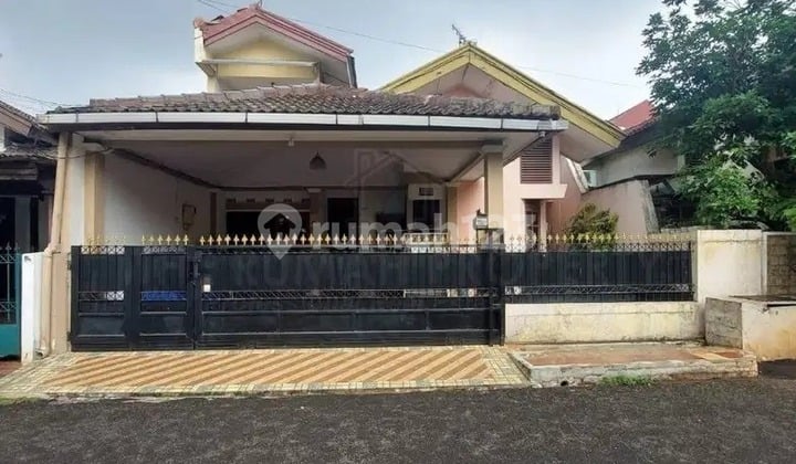 Rumah Secondary Terawat di Komplek Elit Pondok Kelapa