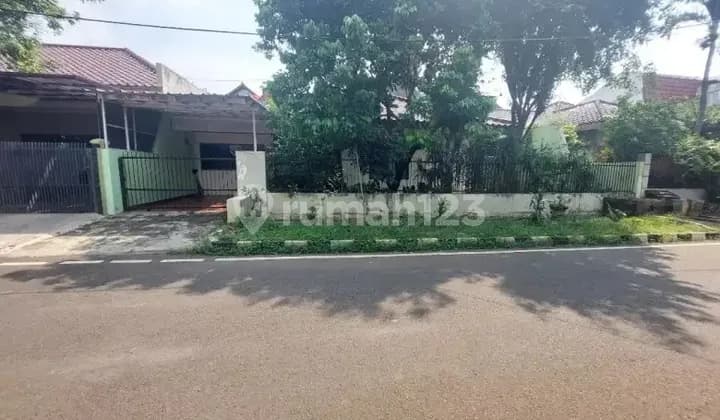 Strategic Location House Near Becakayu Toll Road in Pondok Kelapa