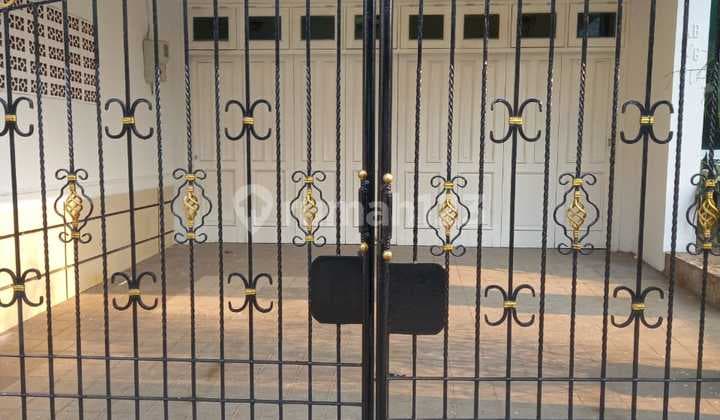 Rumah Cantik Dalam Komplek di Pondok Kelapa