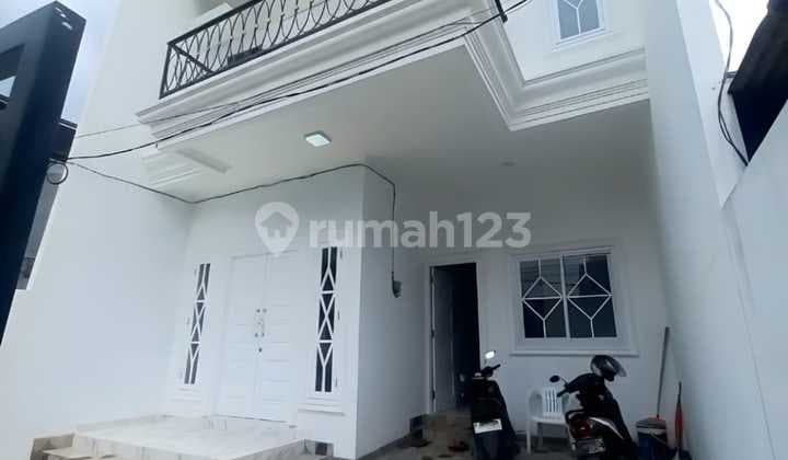 Rumah Minimalis 2 Lantai Lokasi Strategis
