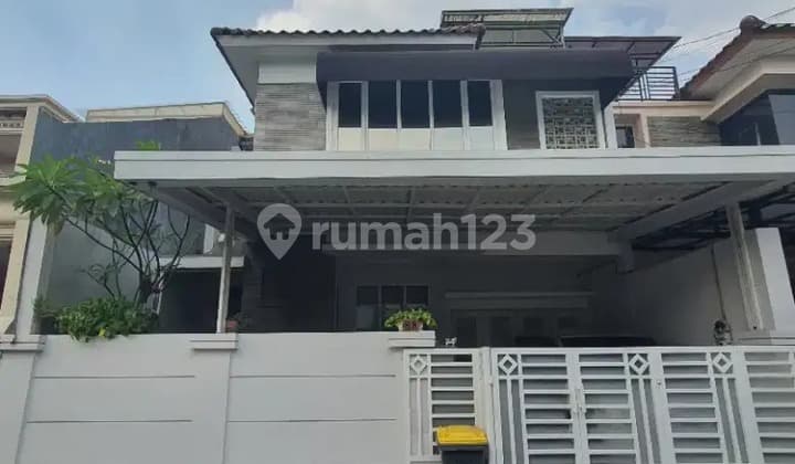 Modern House Strategic Location in Pondok Kelapa