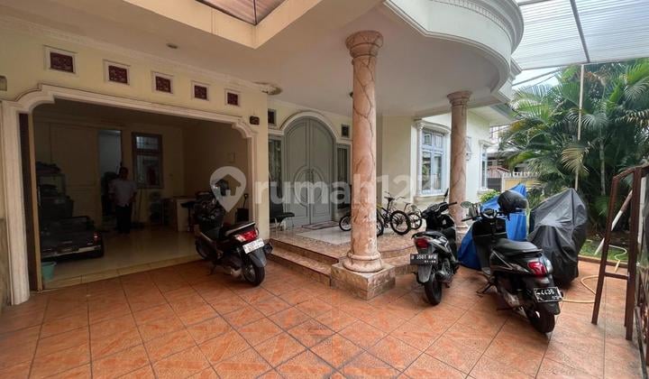 Rumah di Hoek Murah Lokasi Strategis
