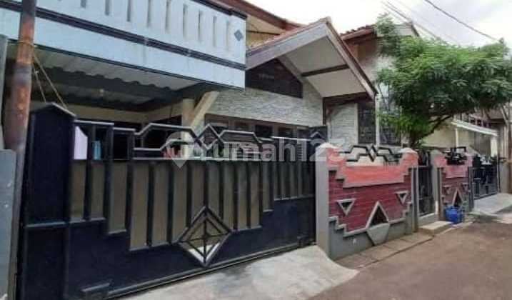 Rumah 2 Lantai Semi Furnished Selangkah ke Jaktim