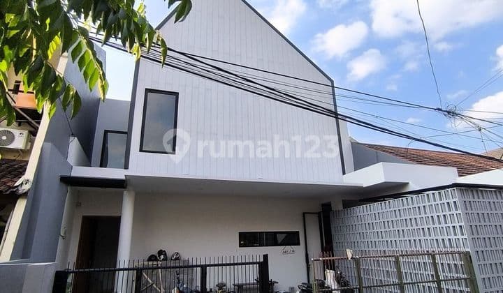 Rumah Bagus 2 Lantai di dalam Perumahan