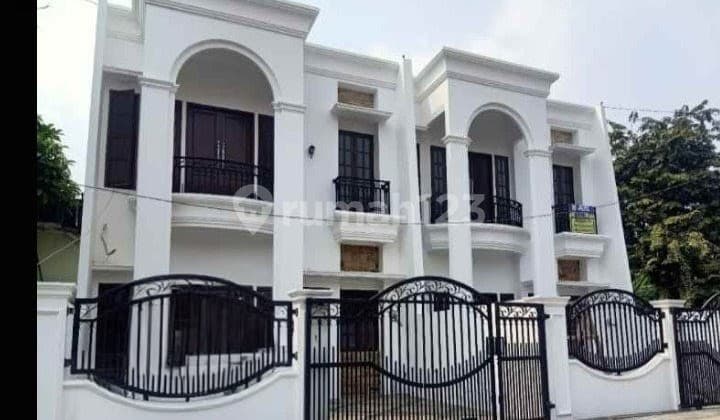 Rumah Desain American Classic Di Komplek Duren Sawit Jakarta Timur