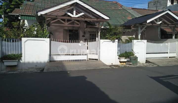 Dijual Rumah Siap Huni Posisi Hoek di Duren Sawit Buaran
