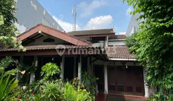 Dijual Rumah Lokasi Strategis di Mampang Prapatan Jakarta Selatan