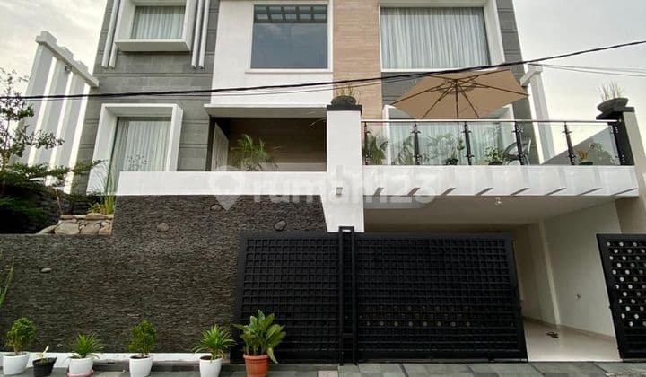 Rumah Modern Di Komplek Billymoon Pondok Kelapa Jakarta Timur