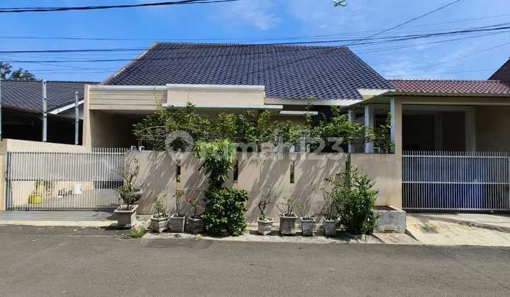 Secondary House in a Quiet and Comfortable Complex in East Jakarta